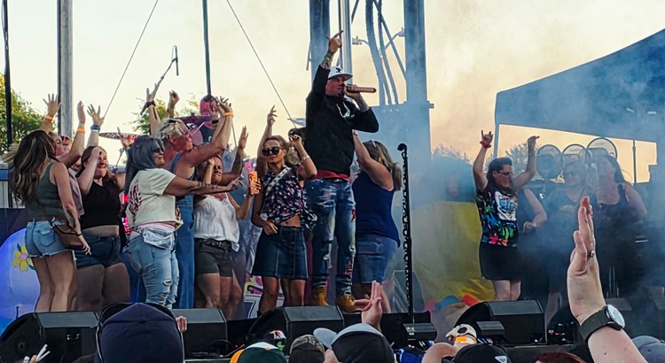 Vanilla Ice had fans join him on stage for his set at the Clark County Fair on Saturday.