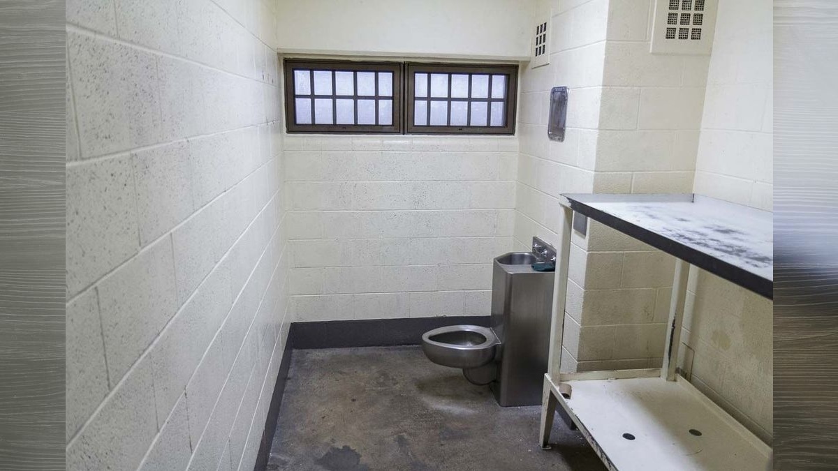 Clark County Jail inmate dies