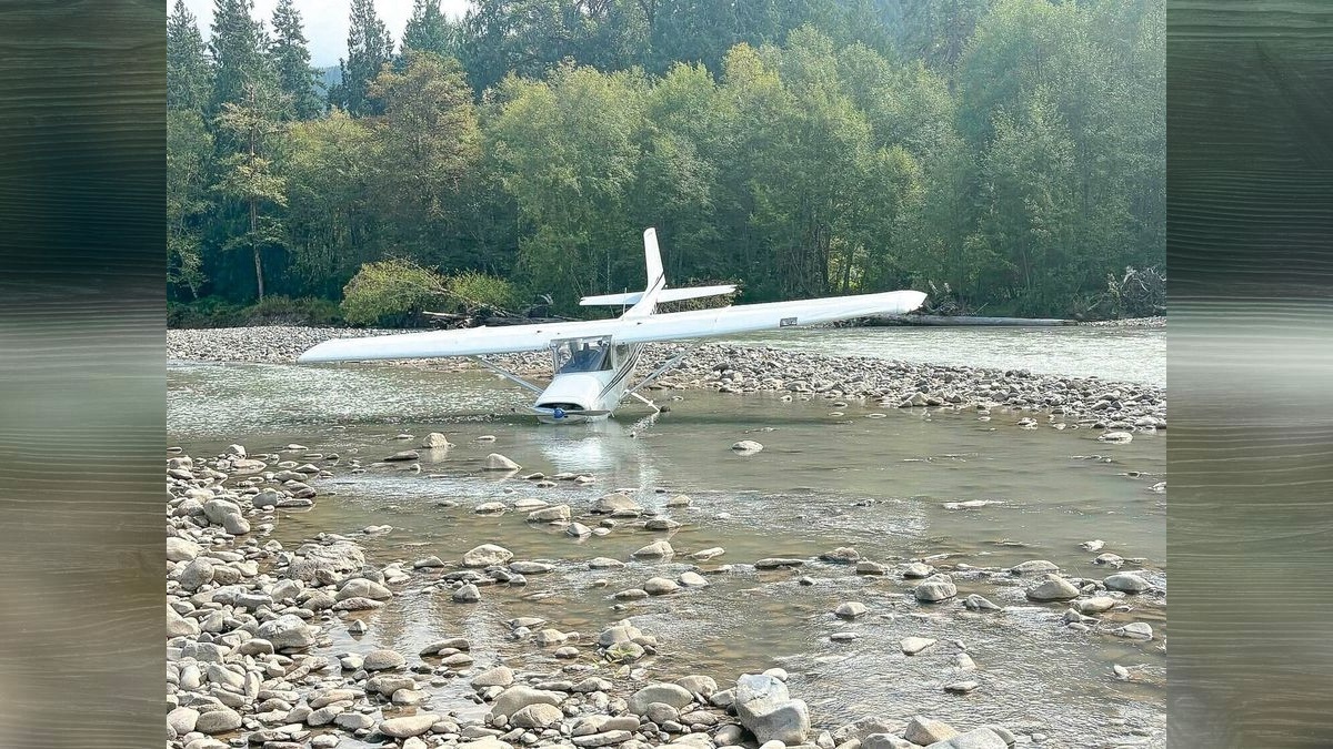 Pilot, passenger escape injury after emergency landing in Gifford Pinchot National Forest