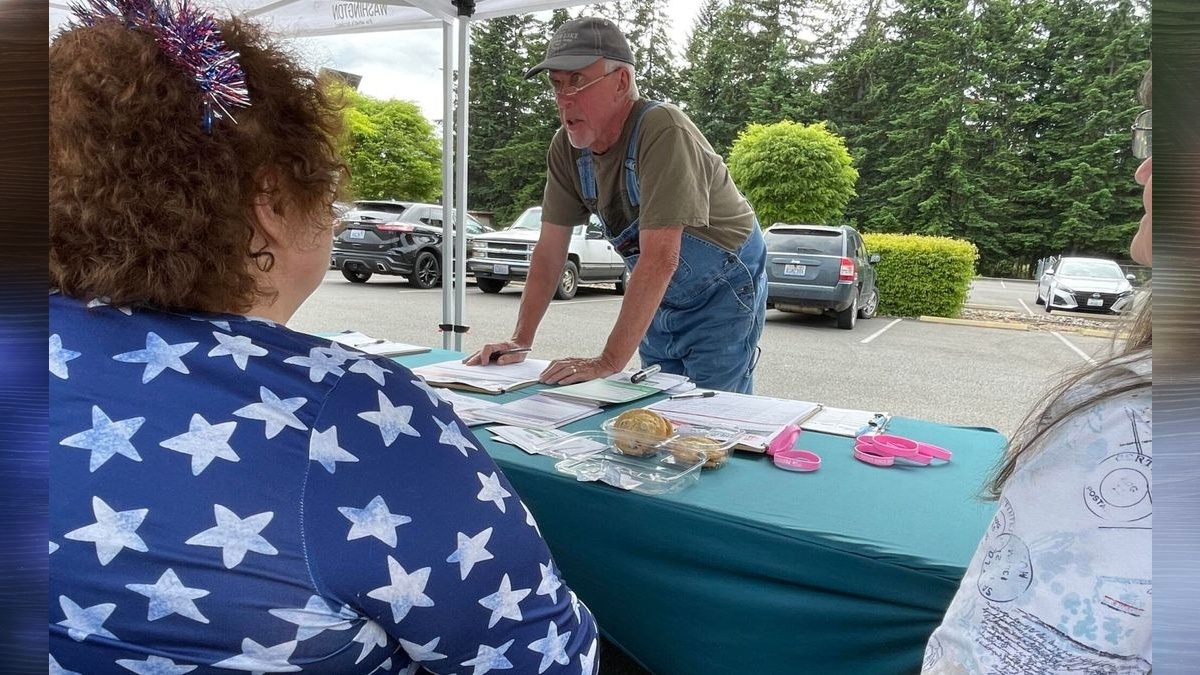 Foes of WA income tax race to collect initiative signatures