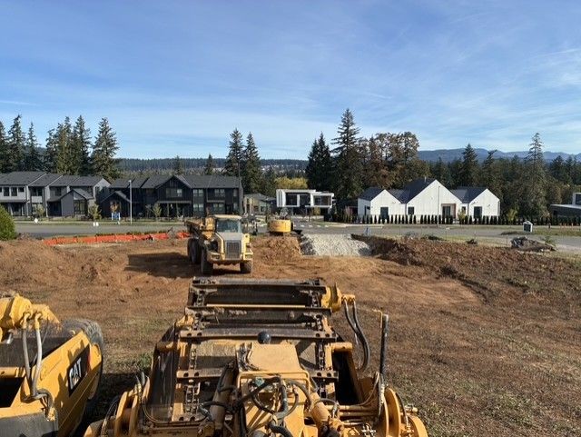 The development consists of Building A, totaling 857,802 square feet, and Building B, totaling 94,916 square feet. Construction began in September 2026, with Building B scheduled for completion in August 2027 and Building A scheduled for completion in July 2028. 