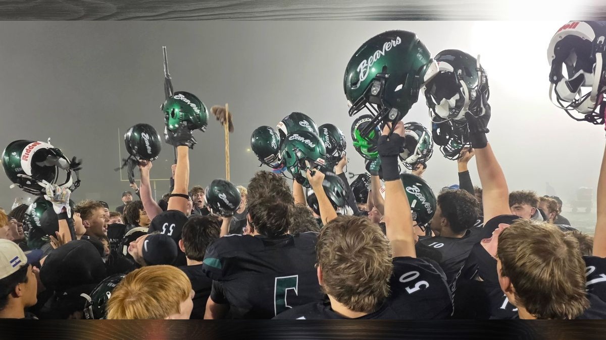 High school football: Woodland embraces team-first attitude, wins league title