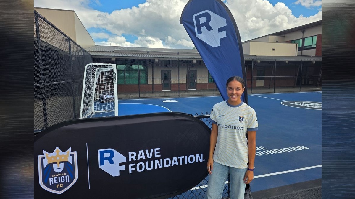 Seattle Reign, partners celebrate opening of soccer mini-pitch at Orchards Elementary School