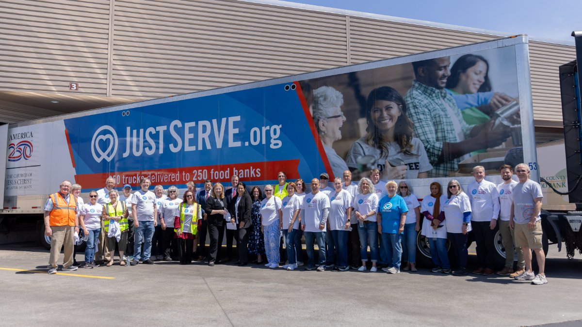 Semi-truck brings 40,000 pounds of donations to Clark County Food Bank