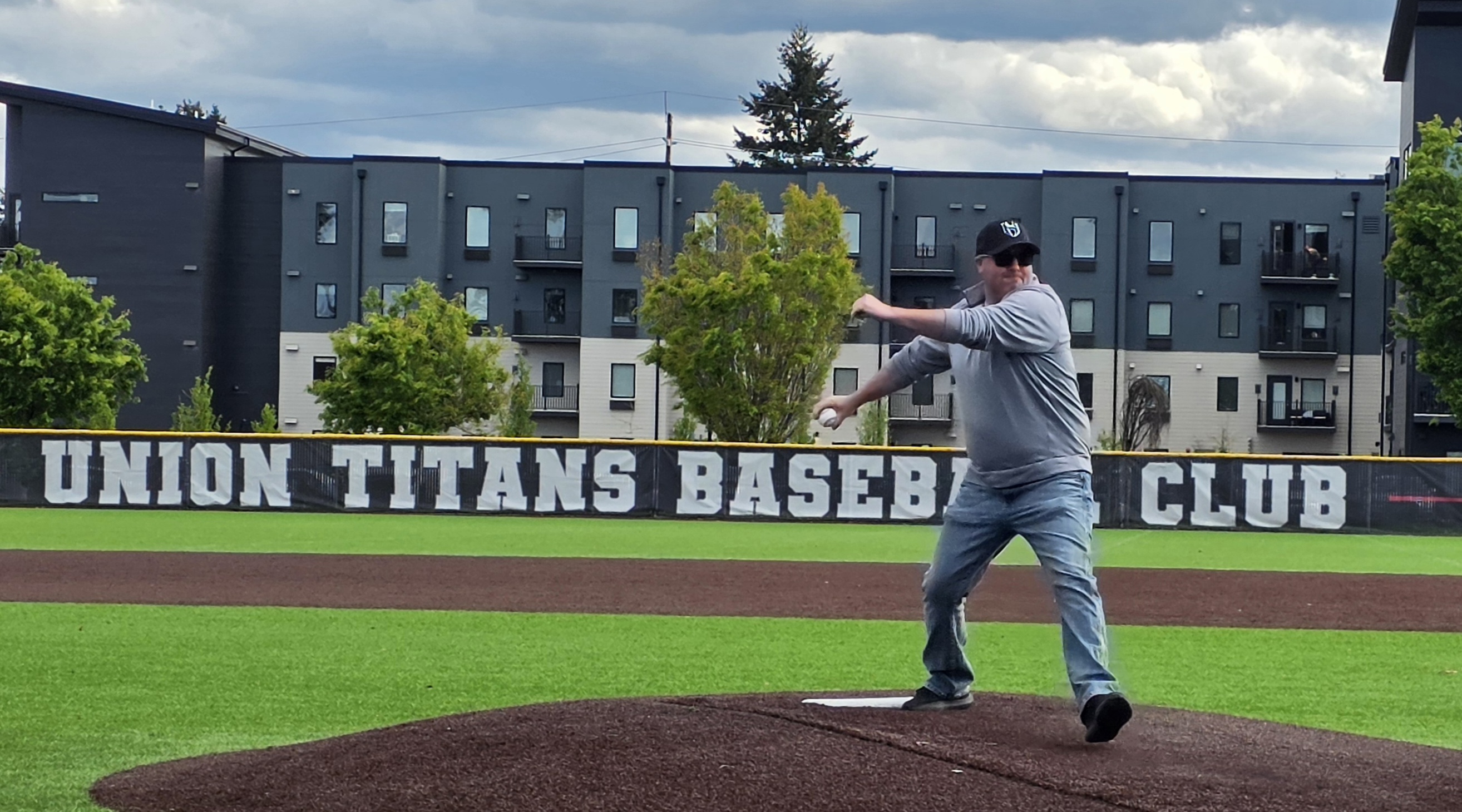 Union baseball, softball teams honor military, veterans, and first responders