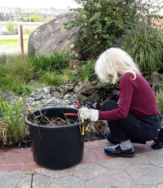 Volunteer at a previous Parkersville Historical Park Spruce Up Event.