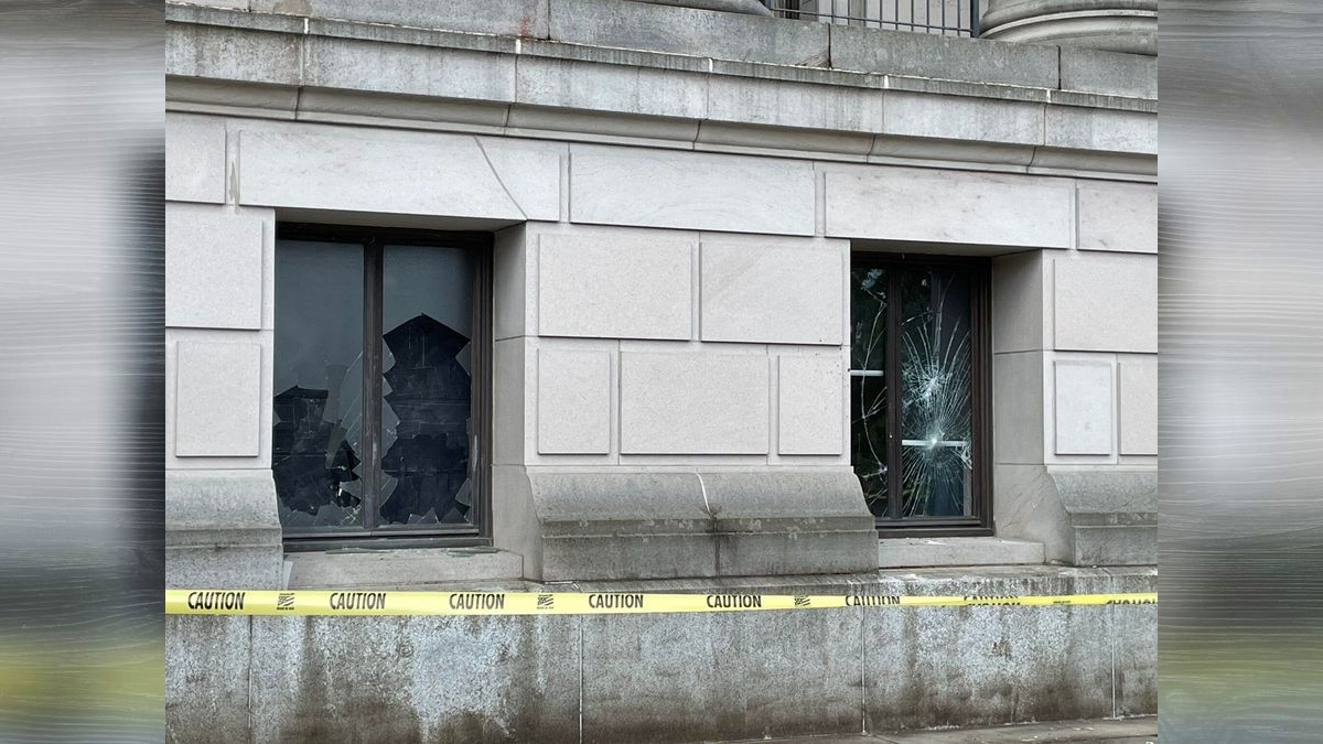Man arrested after shattering 13 windows at WA Capitol, authorities say