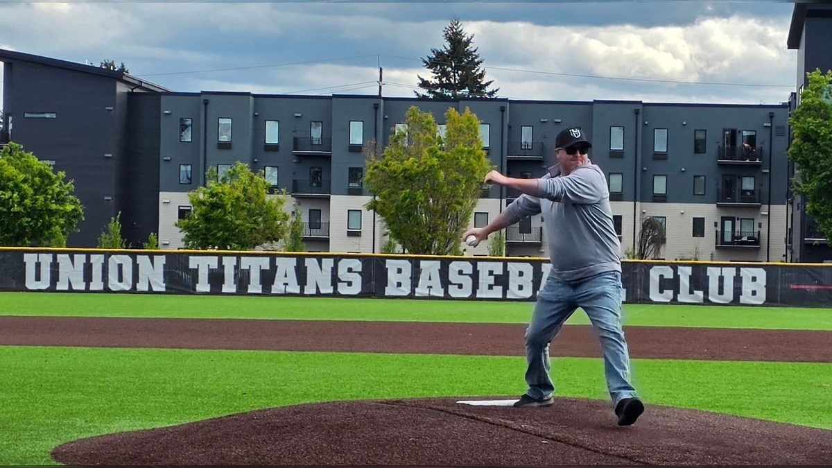 Union baseball, softball teams honor military, veterans, and first responders