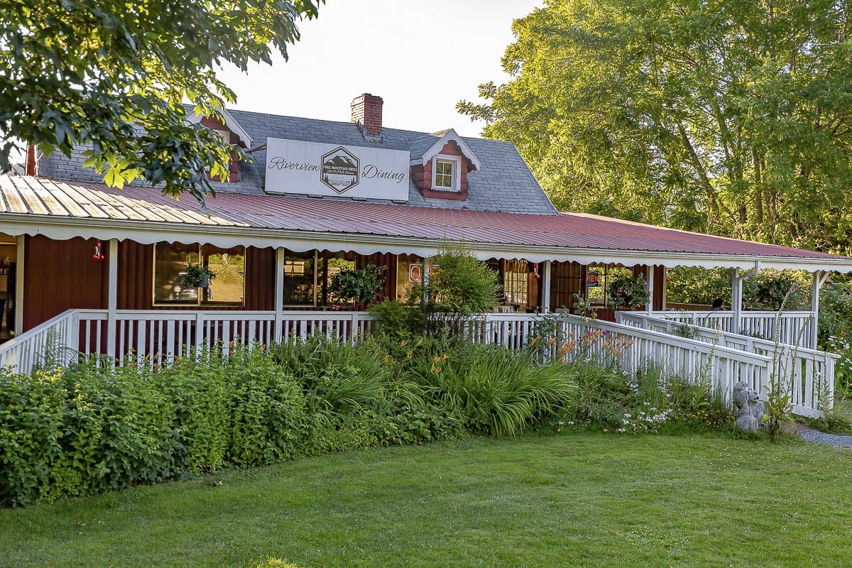 The Fire Mountain Grill at the 19 Mile House is the only true restaurant on the way to the mountain, featuring burgers and famous cobblers. Photo by Mike Schultz