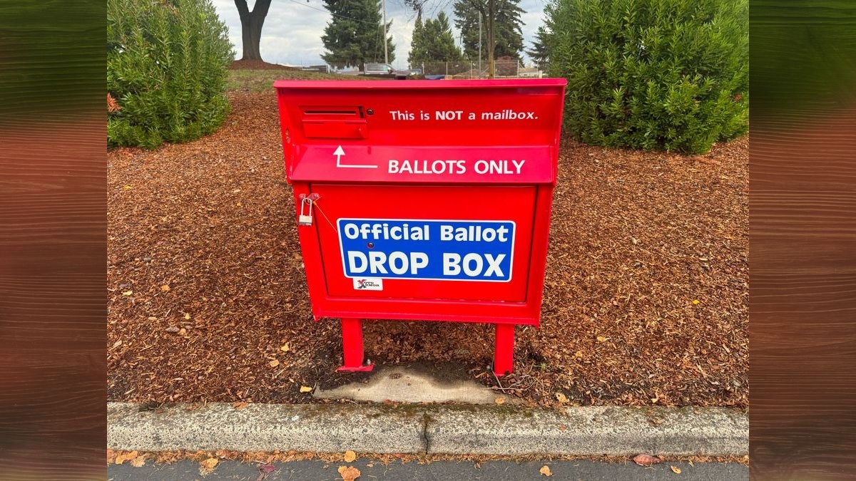 U.S. Supreme Court lifts pause on Trump mail-ballot order